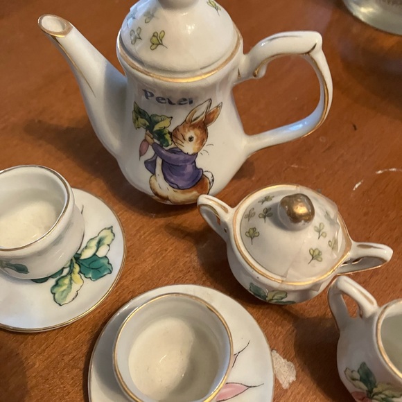 Peter Rabbit Miniature Tea Set - Picture 3 of 5